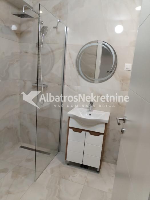 Novi Beograd, Blok 65, 2.0 soban Newport, namešten
