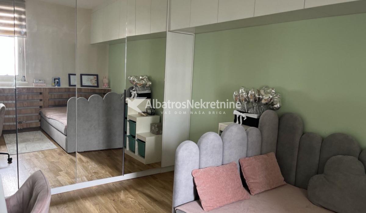 Lux dvosoban stan East side kod Aviva