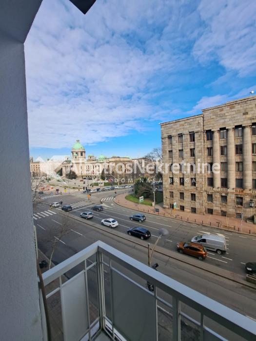 Vračar.Renoviran salonac.Poslovni prostor,skupština