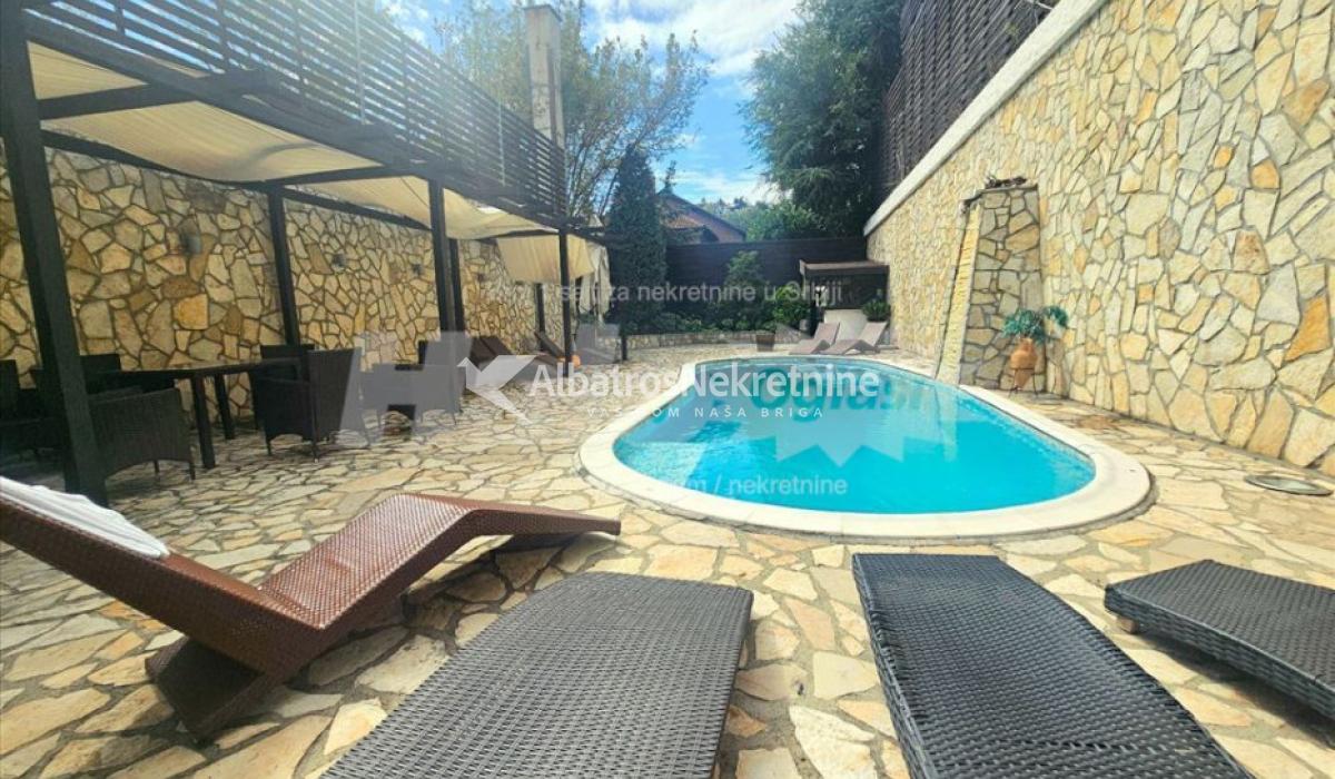 Ekskluzivni Duplex sa bazenom-Dedinje, 180m2