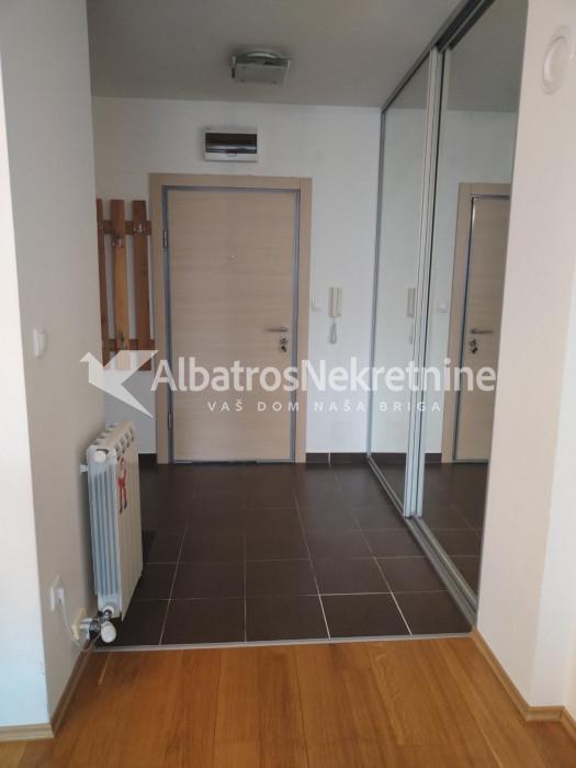 Dvosoban stan 50m2, Karaburma