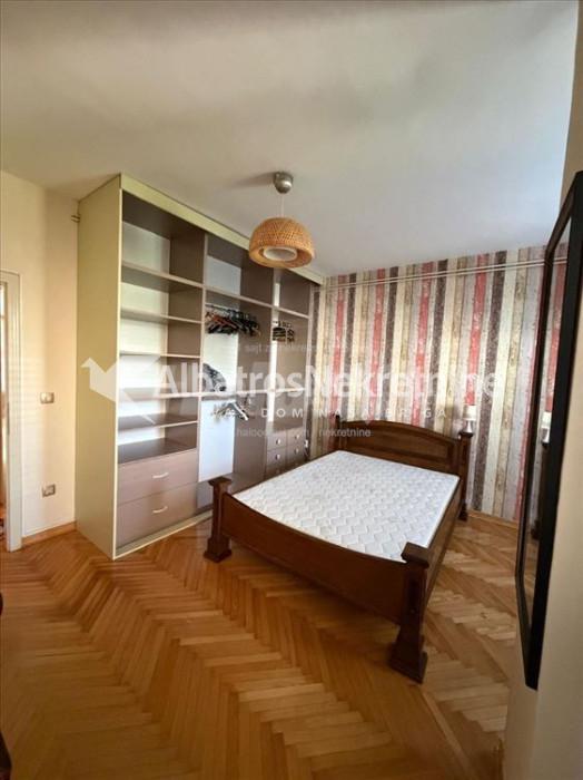 Renoviran i kompletno namešten stan u Dalmatinskoj