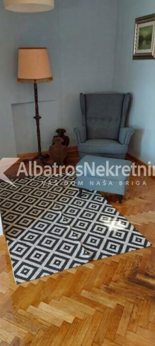 Двособан стан у Краљице Наталије, испод Теразија