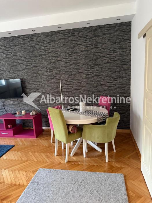 Renoviran i kompletno namešten stan u Dalmatinskoj