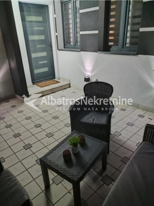 Autokomanda, jednosoban,30m2 + 25m2 terasa+parking