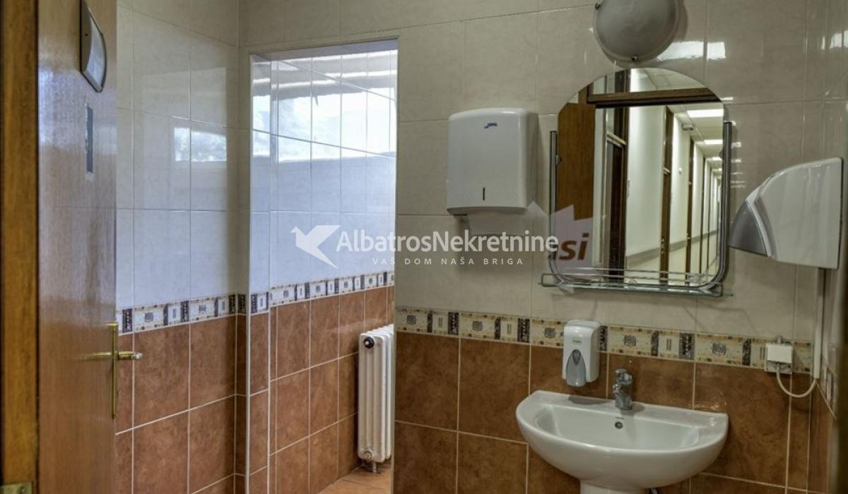 Opremljena kancelarija/Furnished office