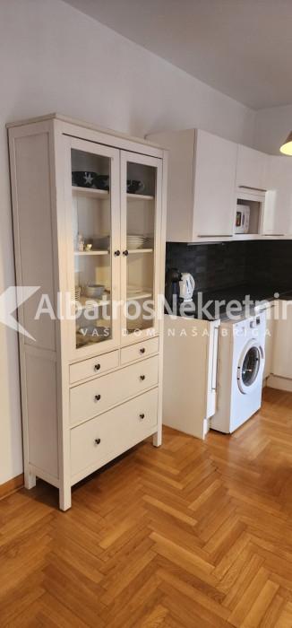Dvosoban stan 62m2 -50m od Hrama-rezije 100eur