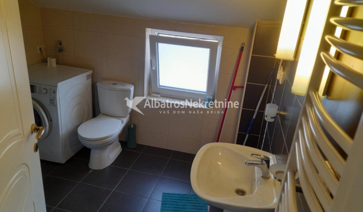 Cvetkova pijaca,Vojvode Dovezenskog 105 m2
