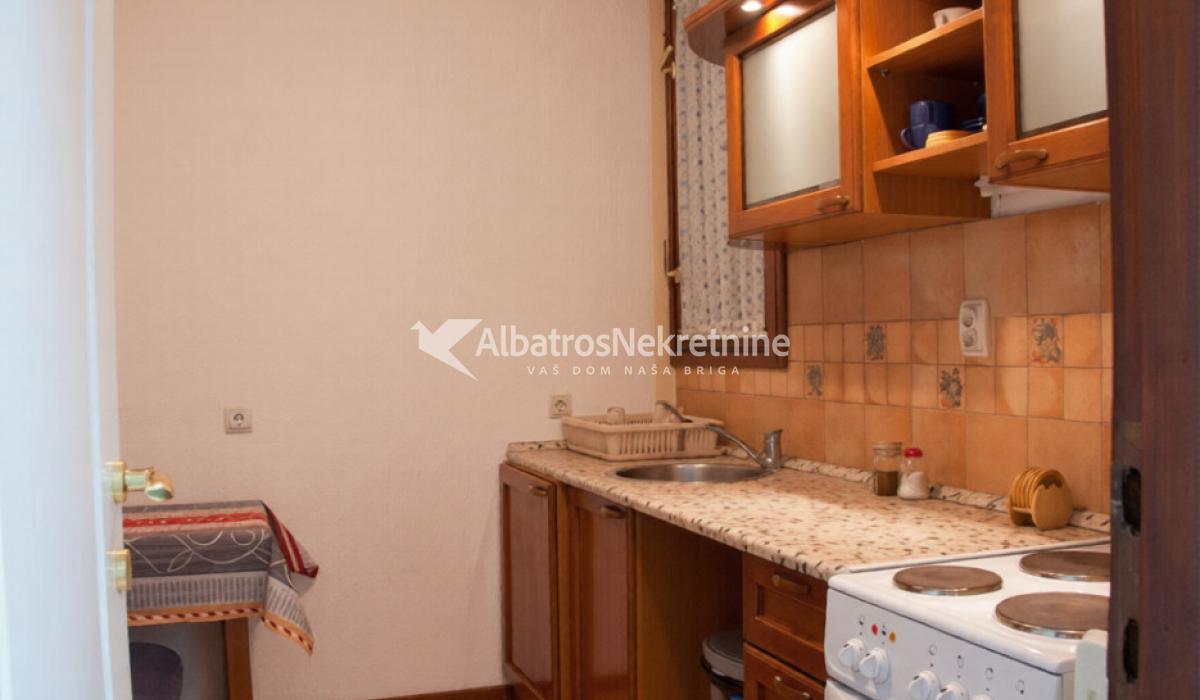 Centar trosoban 75 kvm, lux,, kod Skupstine