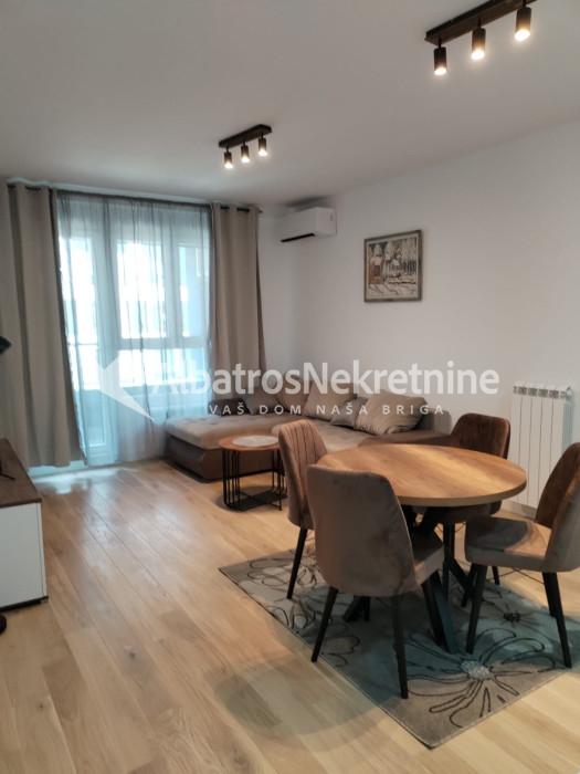 Novi Beograd, Blok 65, 2.0 soban Newport, namešten