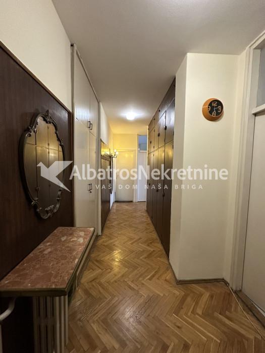 Namešten 2-soban stan u blizini Botaničke bašte