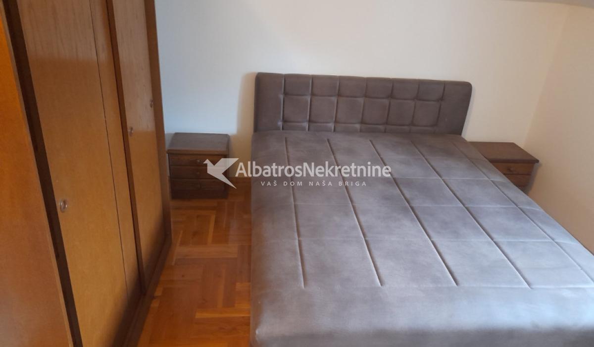 Cvetkova pijaca,Vojvode Dovezenskog 105 m2