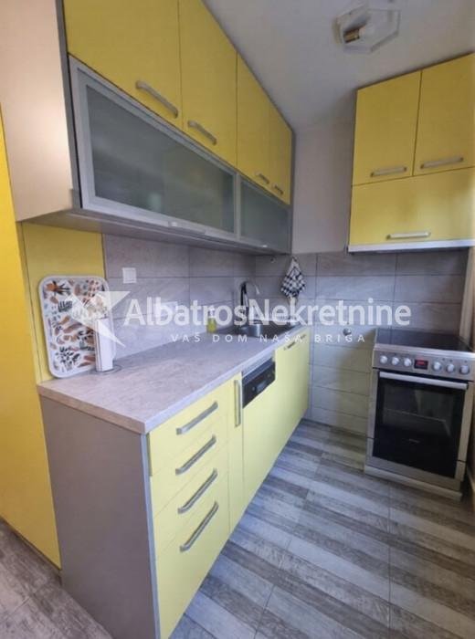 Izdaje se jednosoban namešten stan 37 m2 Karaburma