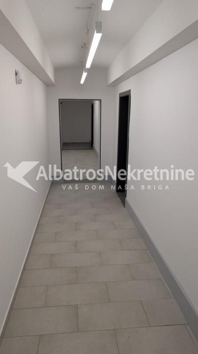 Izdaje se 78m2 visoko prizemlje, zaseban ulaz