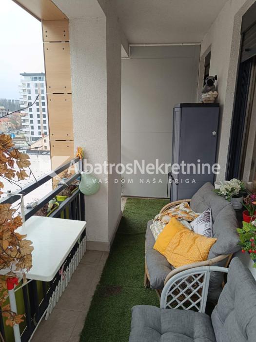 Izdaje se dvosoban stan 51m2 Zelena Avenija Zemun