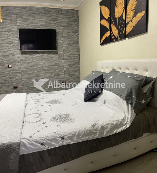 Stan Lux versaci stil 57m2 Karaburma