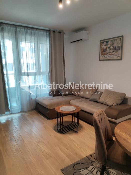 Novi Beograd, Blok 65, 2.0 soban Newport, namešten