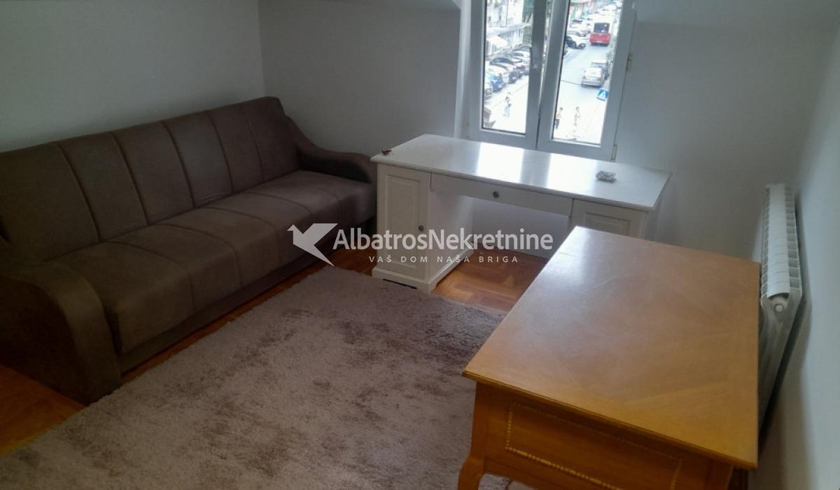 Cvetkova pijaca,Vojvode Dovezenskog 105 m2