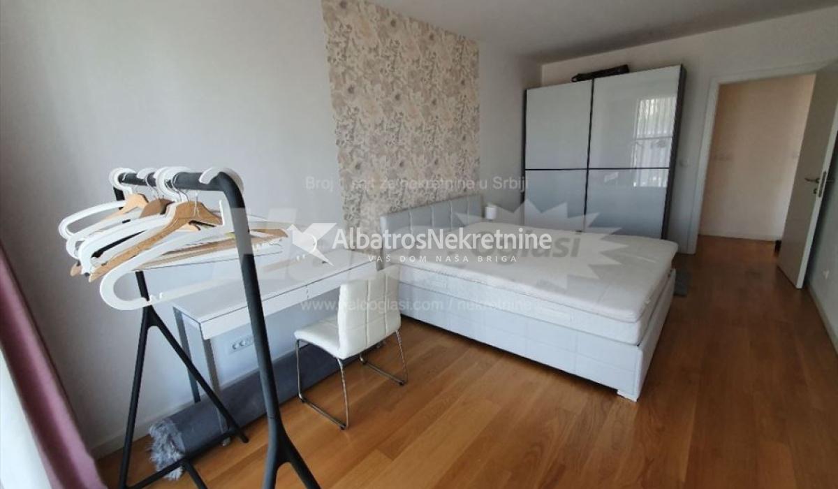 Lux, Kompleks West 65