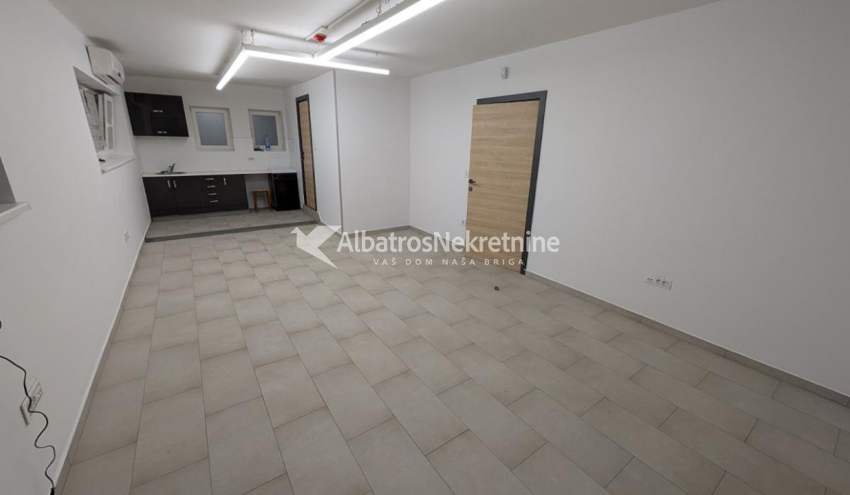 Izdaje se 78m2 visoko prizemlje, zaseban ulaz