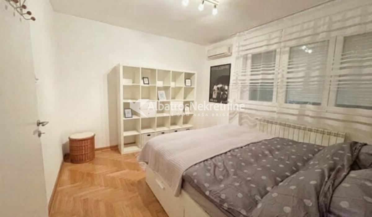 Dvosoban stan 62m2 -50m od Hrama-rezije 100eur