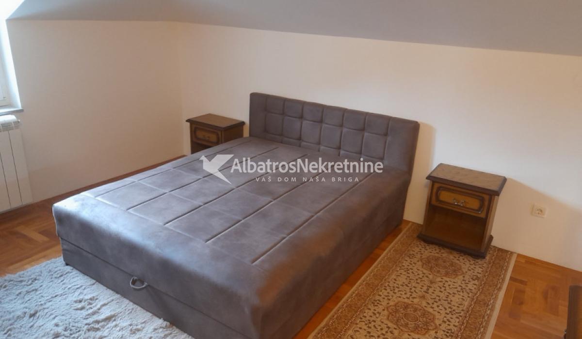 Cvetkova pijaca,Vojvode Dovezenskog 105 m2