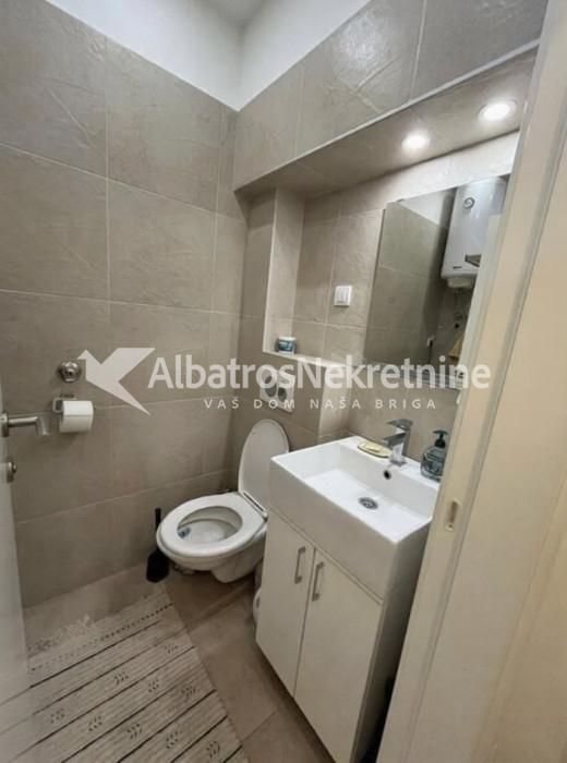Dvosoban stan pored Crvenog Krsta