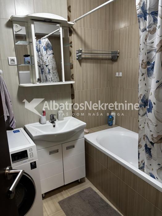 Moderan trosoban stan-