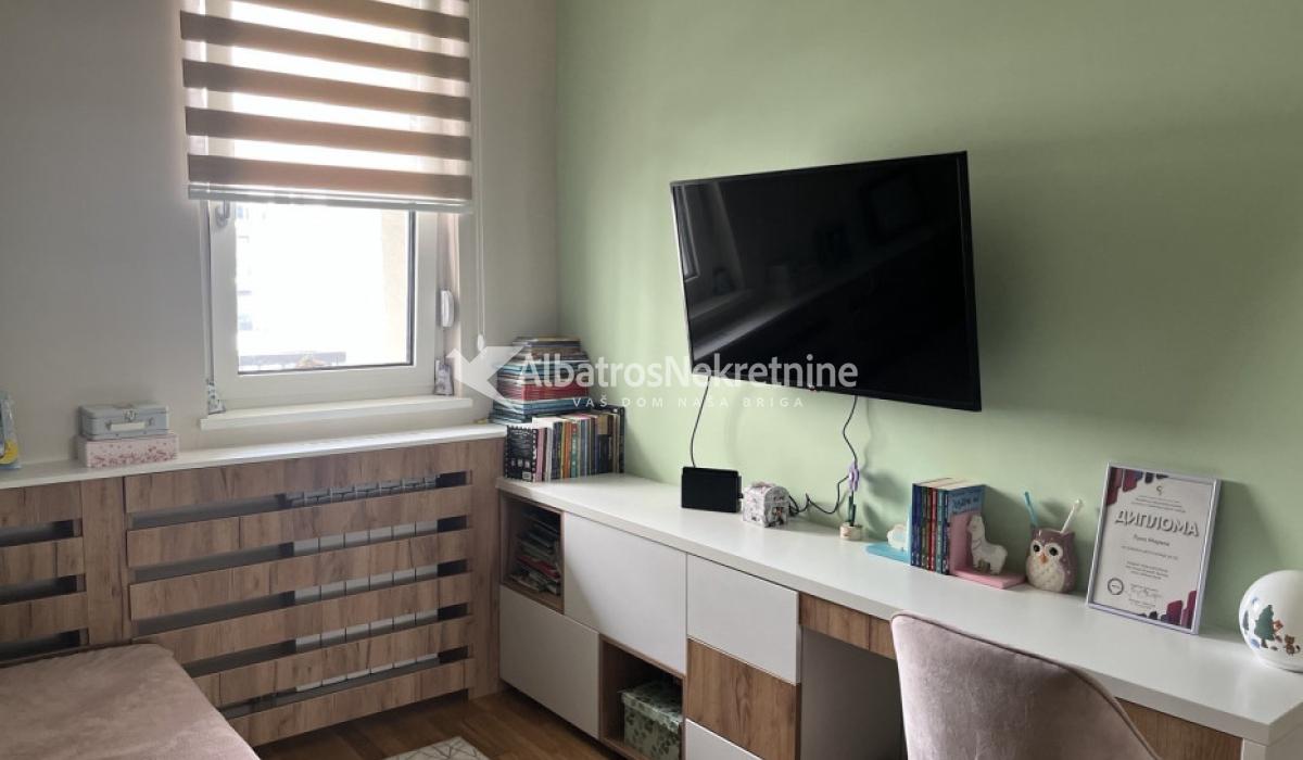 Lux dvosoban stan East side kod Aviva