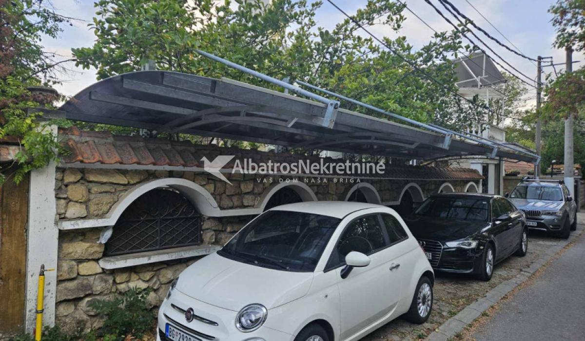 Lux kuca kod Olimpa Zvezdara 217m2