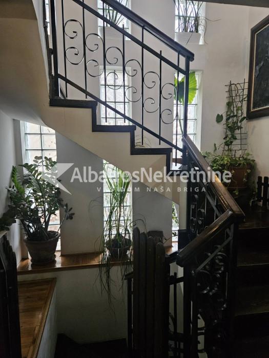 Lux kuca kod Olimpa Zvezdara 217m2